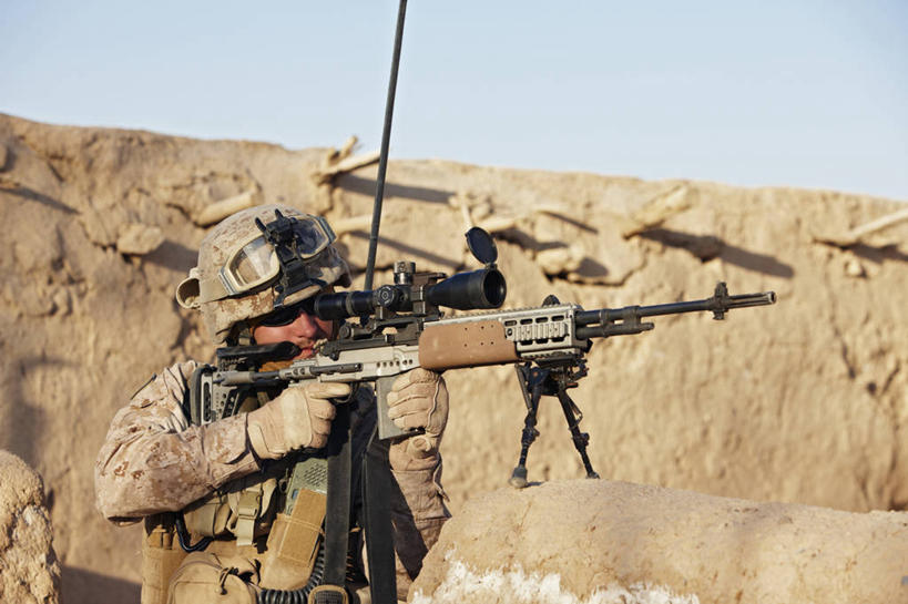 成年人,一个人,横图,室外,白天,阿富汗,仅一个男性,仅一个人,枪支,仅一个年轻男性,摄影,专心,打斗,瞄准,来福枪,狙击手,杀害,技能,男人,男性,年轻男性,年轻人,彩图,美国海军陆战队,特种部队