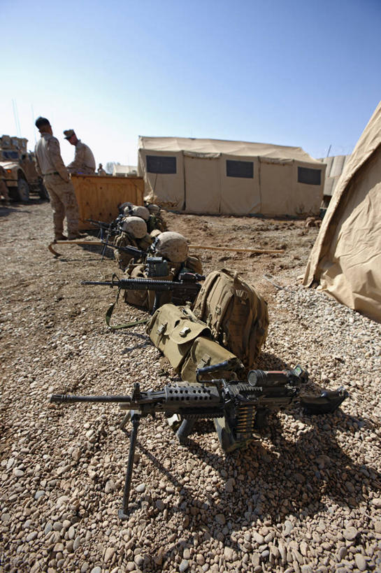 竖图,室外,白天,阿富汗,许多,准备,枪支,很多,摄影,锯子,打斗,机关枪,来福枪,策略,技能,彩图,M16步枪,美国海军陆战队