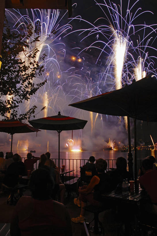 竖图,室外,夜晚,美国,庆祝,摄影,北美,北美洲,美洲,剪影,佛罗里达,奥兰多,佛罗里达州,佛州,阳光州,北亚美利加洲,亚美利加洲,彩图,美利坚合众国