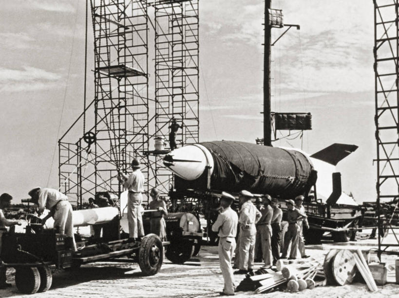 成年人,横图,黑白,室外,白天,起飞,军事,太空,许多人,一群人,摄影,空军,导弹,佛罗里达,男人