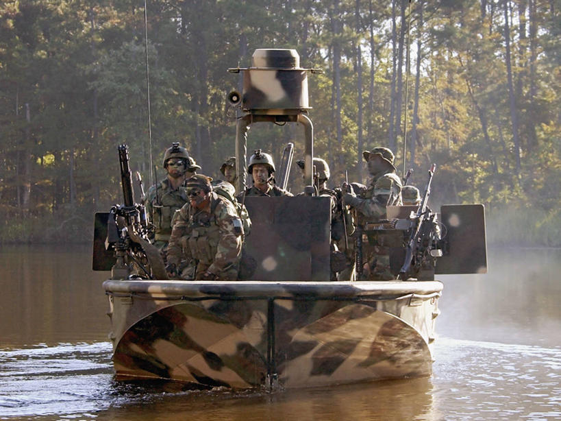 成年人,水手,横图,室外,白天,船,美国,军事,枪支,武器,摄影,操作,海军,密西西比州,男人,彩图,特种部队