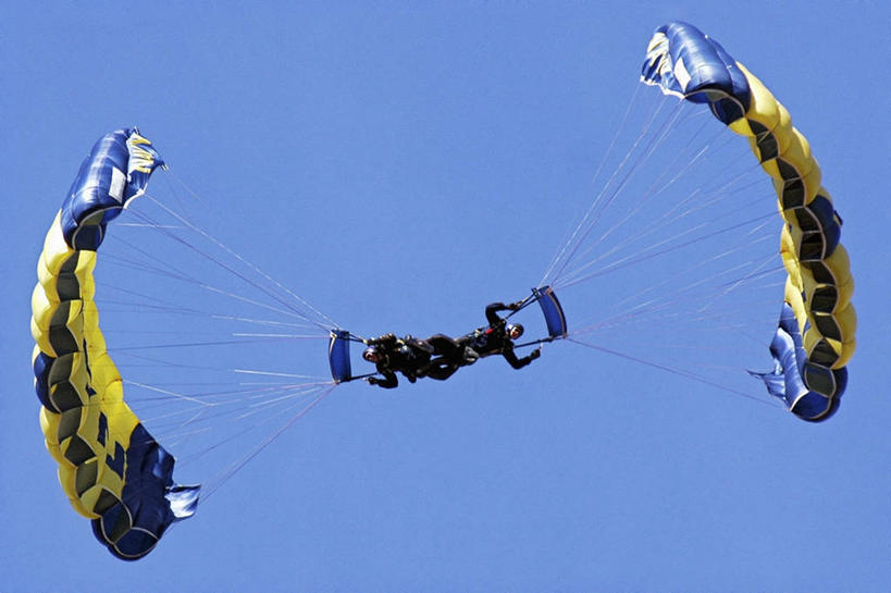 成年人,两个人,横图,室外,白天,降落伞,美国,军事,蓝色,天空,美国国旗,摄影,加利福尼亚,特技,圣地牙哥市,男人,彩图,美国海豹突击队