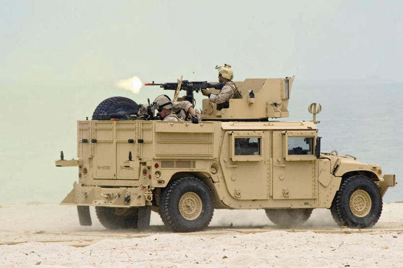 成年人,三个人,横图,室外,白天,美国,军事,战争,摄影,抗议,海军,机关枪,维吉尼亚,维吉尼亚海滩,男人,彩图,悍马,美国海军