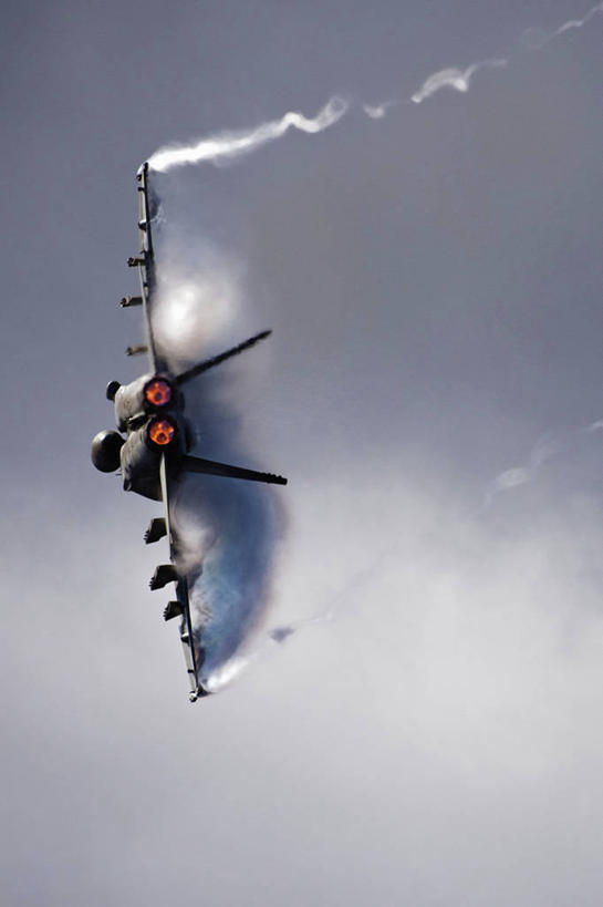 无人,竖图,室外,白天,军事,烟,摄影,太平洋,海军,航空母舰,卡尔文森号航空母舰,冷凝,彩图,美国海军