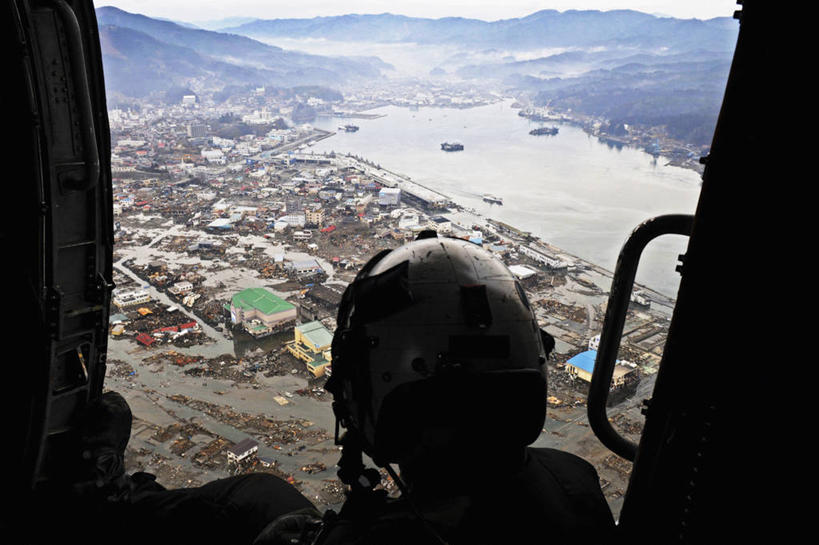 横图,俯视,航拍,室外,白天,日本,摄影,协助,直升机,鸟瞰,海军,毁灭,失事,彩图,高角度拍摄,毛石,美国海军
