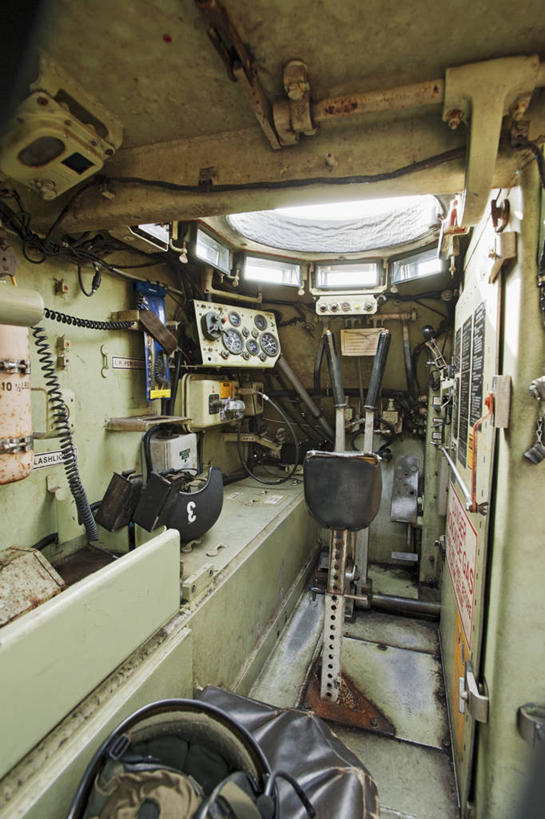 无人,竖图,室内,白天,美国,摄影,控制,北美,北美洲,美洲,坦克,驾驶座,佛罗里达,座舱,佛罗里达州,佛州,阳光州,肯尼迪航天中心,北亚美利加洲,亚美利加洲,迈雷特岛国家野生动物保护区,梅里特岛,彩图,美利坚合众国