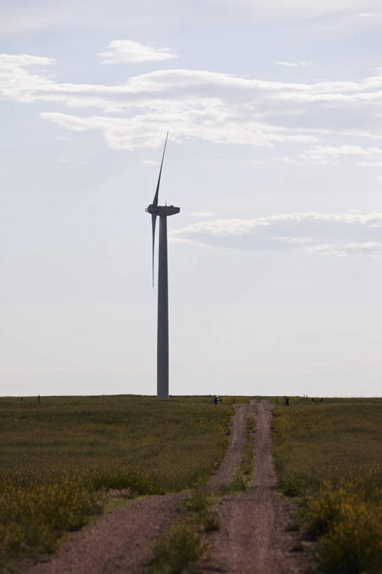 无人,竖图,室外,白天,风,弯曲,风力,科学,发电机,塔,螺旋桨,旋转,平原,转,摄影,能源,电,电源,改变,替代能源,环境保护,涡轮,科罗拉多州,风速计,物理学,气象学,风轮机,彩图,大平原