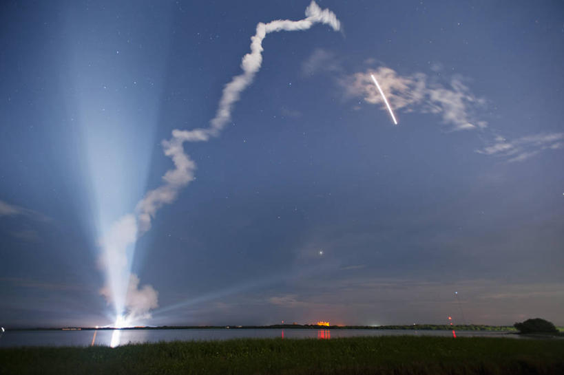 无人,横图,室外,夜晚,卫星,美国,起飞,烟雾,星星,月光,摄影,明亮,污染,废气,北美,北美洲,美洲,飞机尾迹,太空旅行器,佛罗里达,佛罗里达州,尾迹云,机尾云,飞机拉烟,云带,尾迹,佛州,阳光州,北亚美利加洲,亚美利加洲,机尾迹,飞机尾气,彩图,美利坚合众国,延时摄影,空间探索,火箭加速器