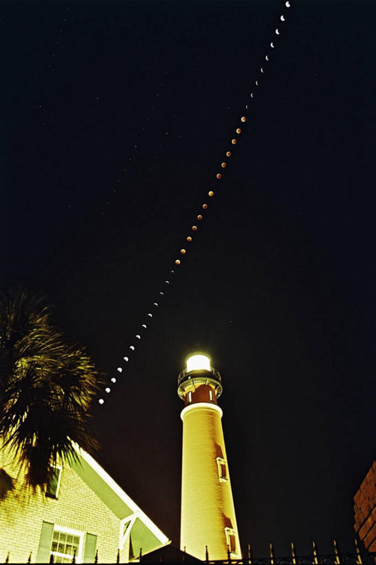 无人,竖图,室外,夜晚,数码,科技,道路,美国,阴影,网络,信息,月亮,灯塔,交通,高光,几何,计算机图形,合成,方向,摄影,引导,指引,电脑合成图,数码合成图,北美,北美洲,合成图,美洲,佛罗里达,佛罗里达州,月蚀,佛州,阳光州,北亚美利加洲,亚美利加洲,航标,彩图,美利坚合众国,导航,延时摄影