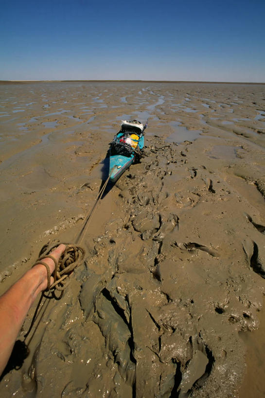 手,一个人,坐,拉,竖图,室外,白天,旅游,度假,探险,美景,墨西哥,美国,仅一个男性,仅一个人,脚印,科学,地平线,景观,褐色,娱乐,仅一个年轻男性,小溪,自然,绳子,享受,休闲,景色,放松,摄影,奋斗,部分,桨,停止,泥,北美,北美洲,拉丁美洲,自然风光,淤泥,美洲,迷路,暂停,反差,停滞,洛矶山脉,落基山脉,北亚美利加洲,亚美利加洲,墨西哥合众国,仙人掌王国,沉没,科罗拉多河,下加利福尼亚州,自然地理,男人,男性,年轻男性,年轻人,手臂,彩图,旅行,美利坚合众国,汽车抛锚