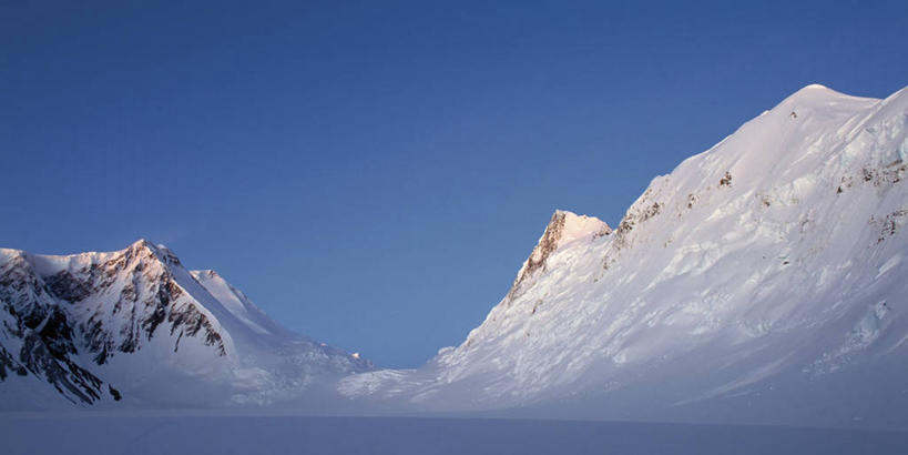 无人,横图,全景,室外,旅游,度假,探险,美景,雪,全球变暖,美国,加拿大,冰,景观,山顶,高处,褐色,天气,娱乐,粉色,蓝色,紫色,白色,天空,自然,黄昏,享受,休闲,景色,放松,寒冷,摄影,宁静,北美,气候,北美洲,恐怖,天堂,自然风光,外星人,美洲,冰河,挑战,阿拉斯加,阿拉斯加州,北亚美利加洲,亚美利加洲,最后的边疆,午夜阳光之地,育空地区,卑诗省,不列颠哥伦比亚,不列颠哥伦比亚省,冷凝,自然地理,冒险,岩石,爬山,彩图,卑斯省,美利坚合众国,圣埃利亚斯山脉,白日梦