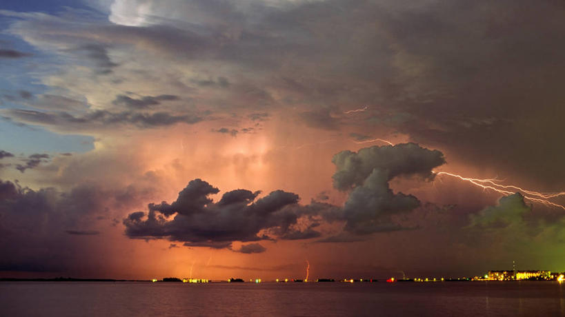 无人,横图,室外,白天,爆炸,闪电,照明,美国,灯光,自然灾害,天气,灯,黄色,红色,绿色,白色,灯具,平衡,摄影,电,照亮,北美,北美洲,照明设备,美洲,积雨云,毁灭,闪光灯,佛罗里达,佛罗里达州,佛州,阳光州,北亚美利加洲,亚美利加洲,墨西哥湾,雷雨,清水市,彩图,美利坚合众国