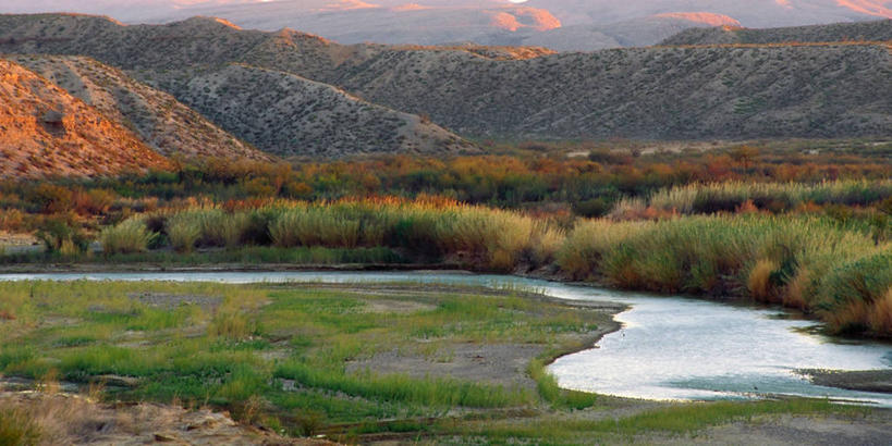 无人,公园,横图,全景,室外,白天,旅游,度假,美景,山,山脉,墨西哥,美国,弯曲,海岸线,景观,娱乐,草,蓝色,自然,黄昏,享受,休闲,景色,放松,摄影,电,宁静,北美,北美洲,国家公园,自然风光,德克萨斯州,美洲,德克萨斯,得州,德州,得克萨斯州,孤星之州,北亚美利加洲,亚美利加洲,科阿韦拉州,大弯国家公园,大本德国家公园,格兰德河,自然地理,海滩,彩图,美利坚合众国,罢工,奇瓦瓦沙漠