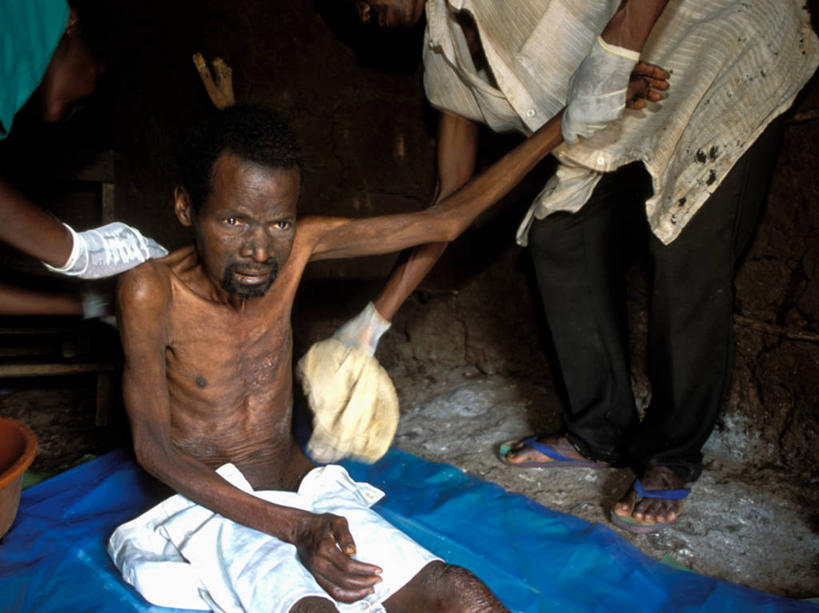 成年人,中年人,一个人,横图,室内,微生物,非洲,乌干达,仅一个男性,仅一个人,仅一个中年男性,医学,黑色,生病,生物,摄影,协助,医疗,病毒,生物学,艾滋病,寄生,生命体,生物病毒,艾滋病病毒,瘟疫,男人,男性,中年男性,彩图,反转录病毒,逆转录病毒,家庭护理