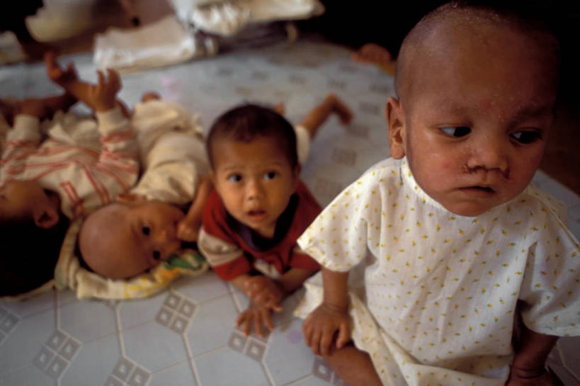 婴儿,儿童,横图,柬埔寨,首都,生病,童年,摄影,艾滋病,艾滋病病毒,孤儿院,孤儿,彩图,金边,幼儿