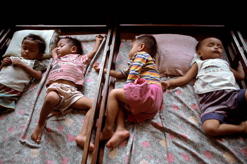 儿童,横图,纯洁,柬埔寨,首都,可爱,童年,童趣,摄影,婴儿床,艾滋病,童真,烂漫,无邪,艾滋病病毒,孤儿院,孤儿,天真,睡觉,彩图,金边,幼儿