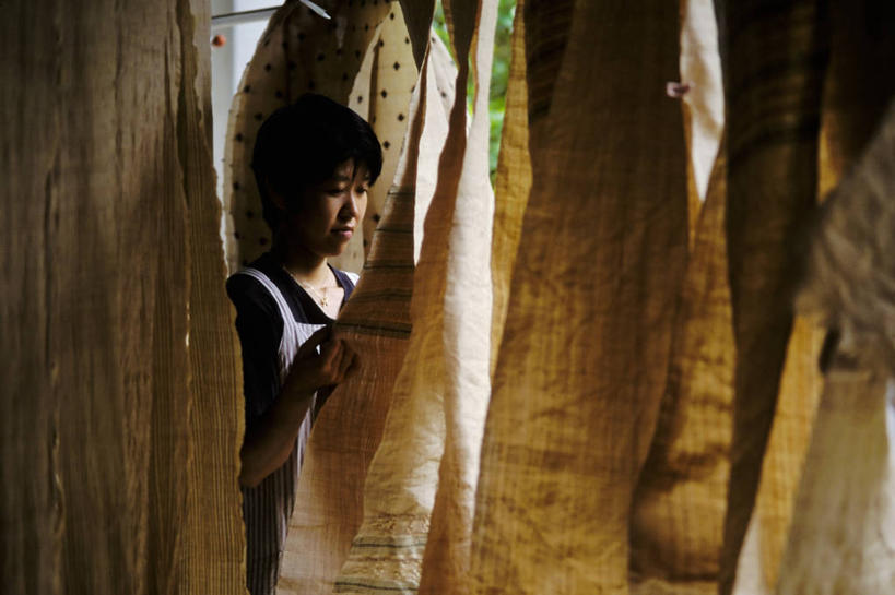 成年人,一个人,横图,室内,白天,纺织品,日本,仅一个女性,工作,摄影,冲绳县,逼迫,强迫,女人,彩图,强制,胁迫,学员