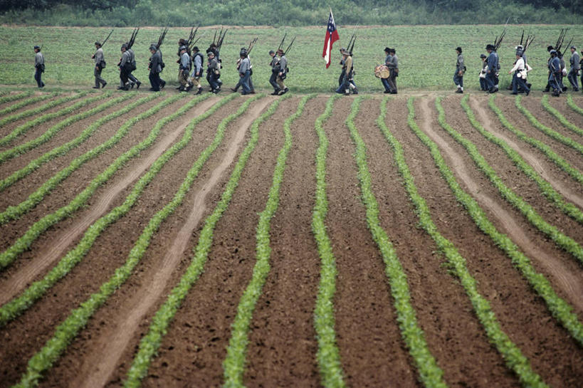 西方人,成年人,中年人,横图,室外,白天,农业,欧洲,欧洲人,一排,整齐,田地,历史,排列,战争,摄影,队列,田纳西,美国内战,男人,中年男性,白种人,彩图