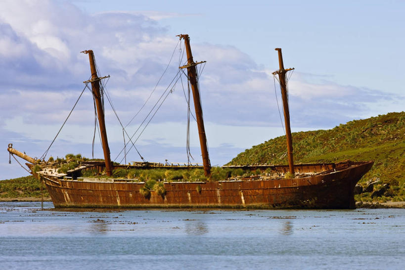 无人,横图,室外,白天,船,废弃,环保,海岸线,一个,运输,摄影,能源,单个,报废,污染,回收,废物,资源,丢弃,搁浅,利用,低碳,循环,放弃,抛弃,海难,挫败,持续,南乔治亚岛,摈弃,次南极区群岛,危险,彩图,屏弃,摈斥,摒除,南冰洋