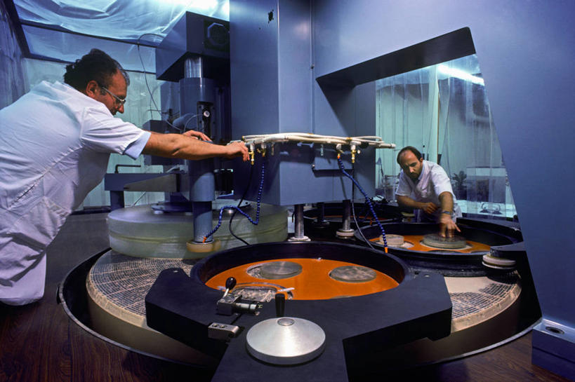 西方人,成年人,中年人,两个人,律师,横图,室内,技术,欧洲,美国,欧洲人,军事,眼镜,职业,工业,摄影,部分,透镜,视力,准确,北美,北美洲,加利福尼亚,美洲,加州,加利福尼亚州,金州,黄金州,北亚美利加洲,亚美利加洲,索诺马县,中年女性,白种人,技术员,彩图,美利坚合众国,圣塔罗莎