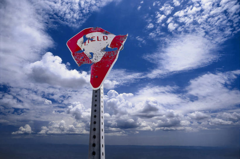 无人,横图,室外,美国,艺术,云,天空,摄影,幽默,权威,北美,北美洲,文学,美洲,积雨云,交通标志,美国文化,北亚美利加洲,亚美利加洲,弹孔,叛逆,彩图,混沌,美利坚合众国,反话,超现实主义,流派,艺术流派