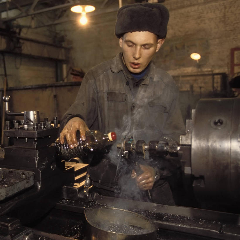 西方人,成年人,一个人,方图,室内,白天,欧洲,俄罗斯,欧洲人,仅一个男性,仅一个人,工作,仅一个年轻男性,生病,监狱,工业,摄影,犯罪,犯人,西伯利亚,车床,结核杆菌,男人,男性,年轻男性,白种人,年轻人,彩图,俄罗斯人