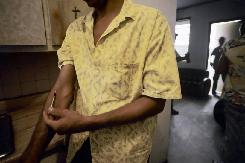 成年人,中年人,一个人,横图,室内,仅一个男性,仅一个人,仅一个中年男性,首都,注射,摄影,犯罪,病毒,注射器,海洛因,可卡因,上瘾,健康食物,圣胡安,波多黎各,艾滋病病毒,男人,男性,中年男性,彩图,法律