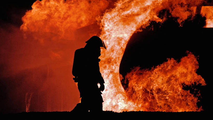 一个人,消防员,横图,室外,火,日本,火焰,头盔,热,摄影,空军,逆光,彩图,美国空军