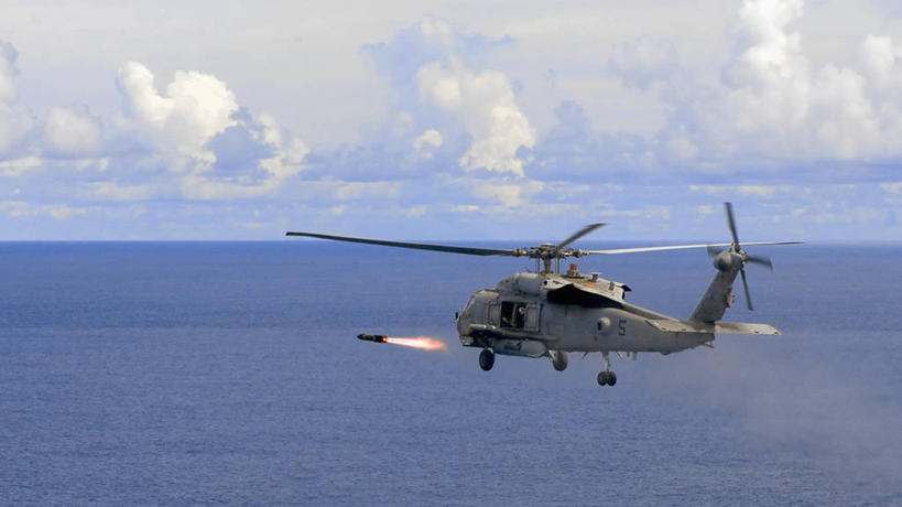 一个人,横图,室外,白天,军事,火焰,飞,战争,摄影,直升机,太平洋,导弹,军用机,彩图,SH-60海鹰直升机