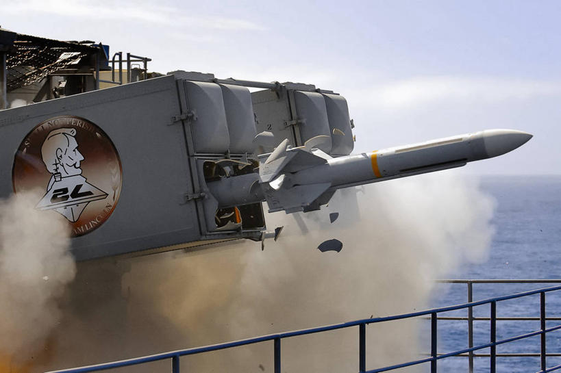 无人,横图,室外,白天,侧面,射击,船,美国,起飞,军事,篱笆,烟,战争,摄影,军舰,能源,甲板,太平洋,北美,北美洲,噪声,航母,美洲,海军,导弹,战舰,航空母舰,美军,飞行甲板,军用战舰,亚伯拉罕.林肯号航空母舰,战船,北大西洋公约组织,北亚美利加洲,亚美利加洲,空母,载机巡洋舰,军事演习,林肯号航空母舰,彩图,美利坚合众国,美国海军