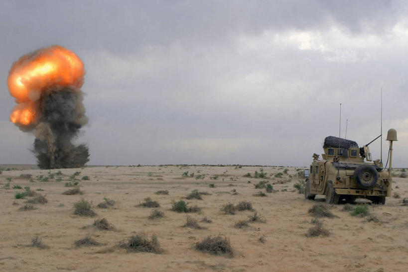 无人,横图,室外,白天,留白,自由,爆炸,伊拉克,军事,橙色,战争,摄影,毁灭,军队,蘑菇云,彩图,悍马,美国军事