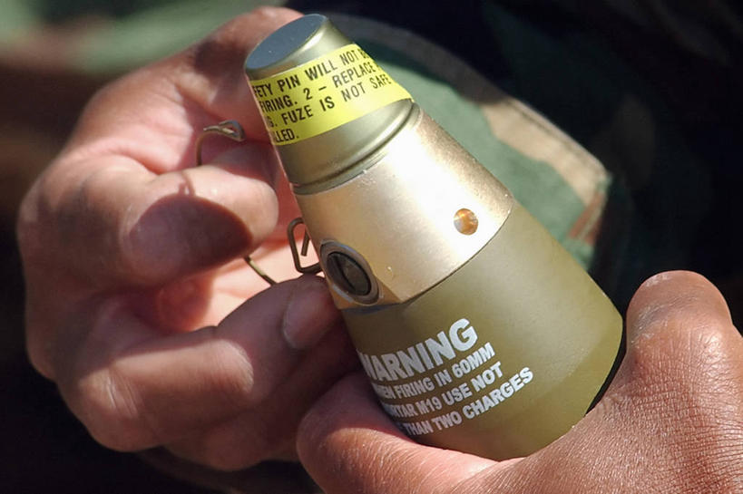 西方人,成年人,手,一个人,水手,拉,横图,室外,白天,欧洲,美国,欧洲人,仅一个男性,军事,别针,战争,摄影,部分,加利福尼亚,危险,男人,白种人,彩图