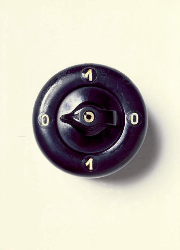 无人,竖图,俯视,室内,白天,白色背景,摆设,阴影,形状,光线,圆形,标志,数字,文字,影子,字符,灯光,设备,标识,按钮,摄影,阿拉伯数字,影棚,装备,形态,外形,设置,彩图,高角度拍摄,影棚拍摄,拍摄