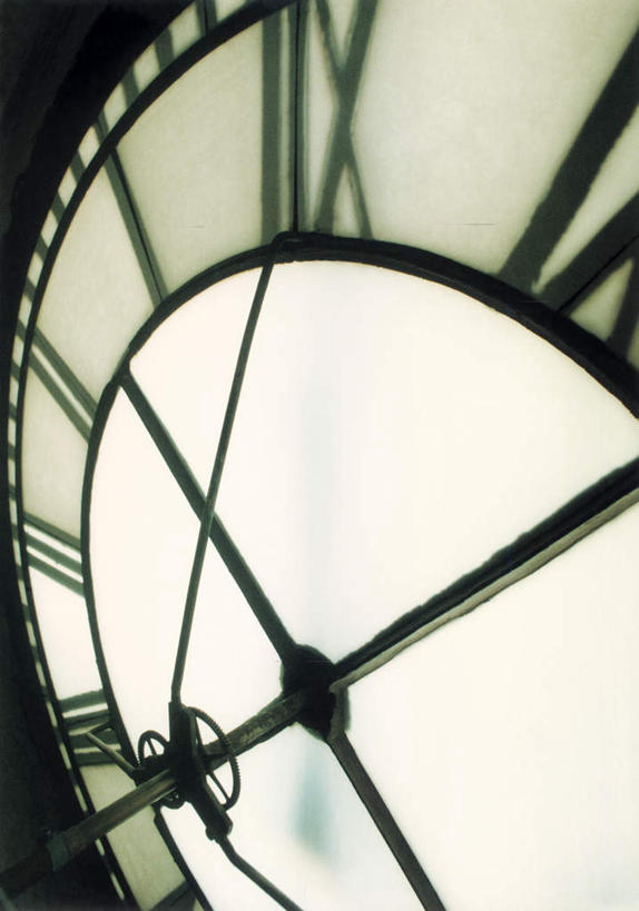 无人,竖图,室外,特写,夜晚,正面,瑞典,欧洲,阴影,时间,光线,时钟,影子,灯光,计时,特色,一个,钟表,表,单个,风格,斯堪的纳维亚,北欧,斯堪的纳维亚半岛,首府,马尔默,瑞典王国,斯科讷省,气势,格调,派头,气概,作风,特点,特性,特征,斯科讷,钟,彩图