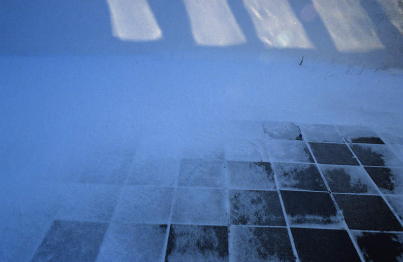 无人,横图,俯视,室内,白天,瑞典,欧洲,阴影,光线,瓷砖,影子,灯光,地面,肮脏,斯堪的纳维亚,北欧,斯堪的纳维亚半岛,邋遢,瑞典王国,龌龊,污秽,彩图,高角度拍摄