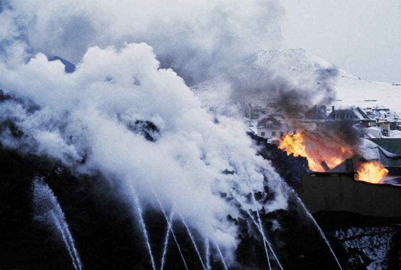 无人,横图,室外,白天,正面,旅游,度假,热情,火山,石头,美景,山,山脉,雾,火,欧洲,冰岛,阴影,沸腾,朦胧,模糊,光线,蒸汽,火焰,石子,影子,景观,山峰,山峦,水蒸气,雾气,燃烧,娱乐,蓝色,蓝天,天空,阳光,自然,群山,天,享受,休闲,景色,熔岩,放松,晴朗,气体,自然风光,北欧,爆发,万里无云,冰岛共和国,蒸发,暴发,发作,活火山,石块,死火山,休眠火山,岩石,晴空,晴空万里,彩图
