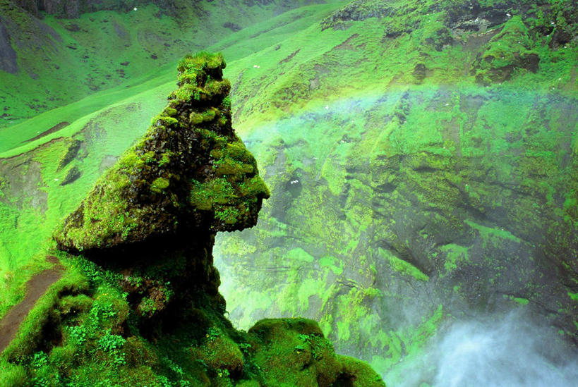 无人,横图,俯视,室外,白天,旅游,度假,河流,石头,美景,山,山脉,水,植物,欧洲,冰岛,阴影,新鲜,光线,石子,影子,河水,景观,山峰,水流,青苔,水草,苔藓,浮萍,山峦,娱乐,绿色,阳光,自然,群山,享受,休闲,景色,放松,生长,成长,青春,生命,自然风光,北欧,和平,安详,冰岛共和国,冷色,石块,岩石,彩图,高角度拍摄