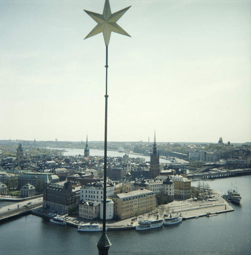 无人,高楼大厦,竖图,俯视,航拍,室外,白天,度假,河流,美景,水,城市风光,城市,大桥,大厦,建筑,立交桥,摩天大楼,桥梁,瑞典,欧洲,阴影,光线,影子,河水,景观,水流,云,星星,云朵,高架,斜拉桥,桥,云彩,娱乐,一个,蓝色,白云,蓝天,天空,阳光,天,享受,休闲,景色,放松,晴朗,单个,恒星,斯堪的纳维亚,鸟瞰,北欧,斯堪的纳维亚半岛,魔杖,瑞典王国,晴空,彩图,高角度拍摄,大楼,高层建筑,高楼,摩天楼