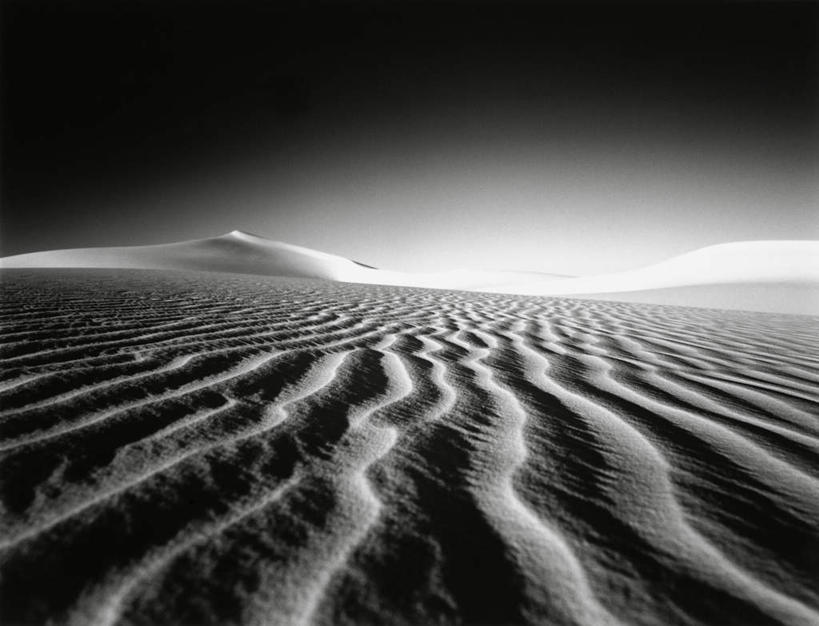 无人,横图,黑白,室外,白天,正面,旅游,度假,石头,美景,沙漠,山,山脉,阴影,波纹,堆积,光线,石子,影子,景观,山峰,涟漪,山峦,娱乐,阳光,自然,波浪,群山,享受,休闲,景色,放松,高低,凹凸,风化,自然风光,洼地,崎岖,风蚀,石化,风蚀地貌,岩石层,大漠,砂漠,石块,岩石