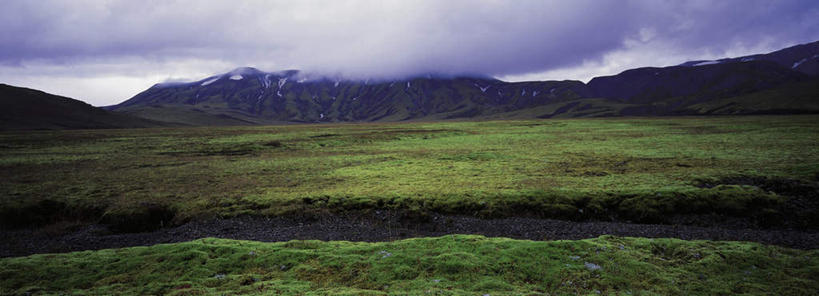 无人,横图,全景,室外,白天,正面,旅游,度假,草地,草坪,河流,石头,美景,山,山脉,水,植物,欧洲,冰岛,阴影,波纹,光线,石子,影子,河水,景观,山峰,水流,云,云朵,山峦,云彩,娱乐,草,蓝色,绿色,白云,蓝天,水纹,天空,阳光,自然,波浪,群山,天,享受,休闲,广阔,宽广,景色,放松,晴朗,宽阔,自然风光,北欧,冰岛共和国,广大,石块,岩石,晴空,彩图