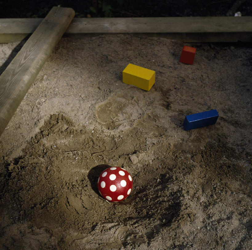 无人,横图,俯视,彩色,室外,夜晚,游戏,沙滩,玩具,一堆,阴影,堆叠,堆积,形状,装饰,光线,圆形,方形,沙子,影子,斑点,海岸,灯光,树桩,沙地,玩,娱乐,球,树,树干,一个,休闲,木桩,益智,单个,活动,堆,五颜六色,华丽,修饰,色彩斑斓,点缀,坑,发泄,消遣,智力,五彩缤纷,宣泄,衬托,美观,雅致,雅观,五彩斑斓,形态,外形,五光十色,海滩,玩耍,嬉戏,彩图,高角度拍摄