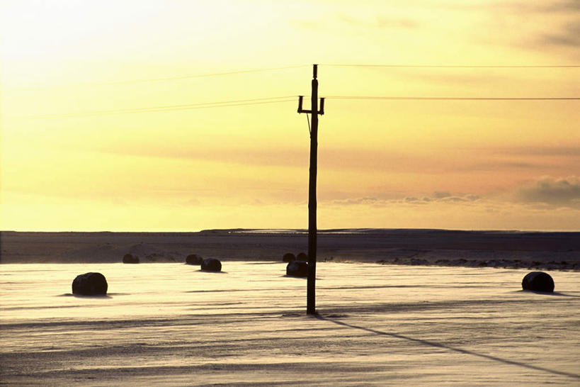无人,横图,室外,白天,正面,日落,雪,大雪,欧洲,冰岛,形状,平静,电力,电线,电线杆,线,积雪,晚霞,霞光,雪景,冬季,冬天,落日,电能,背光,线路,黄昏,彩霞,安静,寒冷,电,宁静,凝聚,电源,凝结,静谧,北欧,能量,逆光,冰岛共和国,严寒,沉静,固结,凝固,凝集,形态,外形,恬静,安祥,僻静,清静,太平,夕照,夕阳,彩图,斜阳