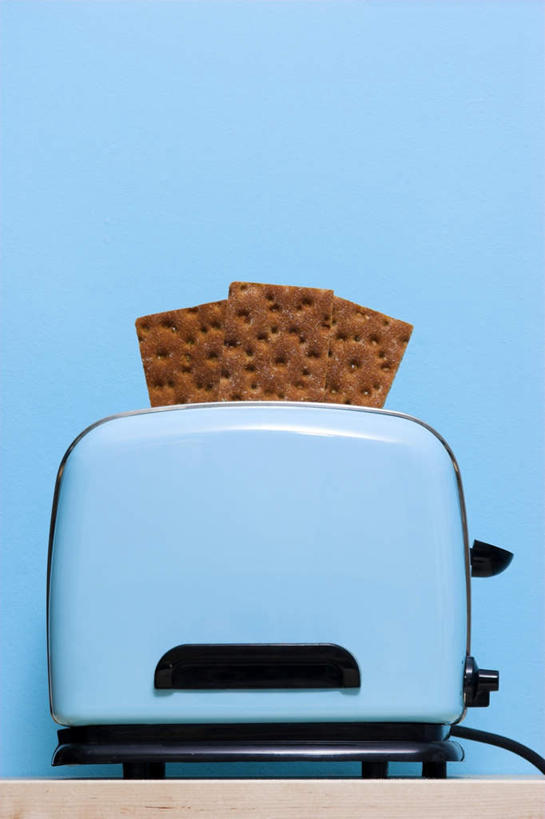 点心,无人,竖图,室内,特写,白天,正面,蓝色背景,电器,食品,烤面包机,饮食,食物,两个,饼干,零食,摄影,影棚,一台,家电,多士炉,自动面包片烤炉,面包烘烤器,烘培,彩图,影棚拍摄,烘烤,拍摄