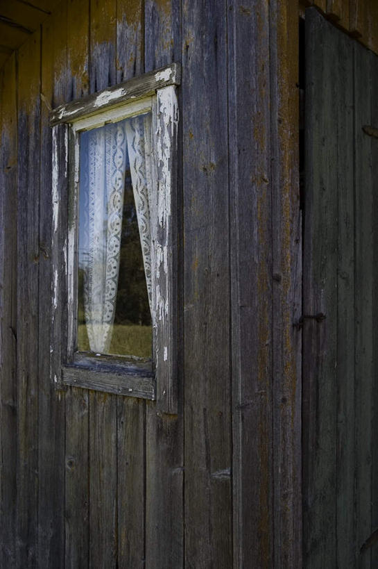 无人,家,木屋,竖图,室外,特写,白天,正面,窗户,欧洲,芬兰,阴影,光线,木制,影子,玻璃窗,住宅,阳光,木制品,北欧,芬兰共和国,彩图,茅舍,茅屋,棚屋,小木屋,小屋