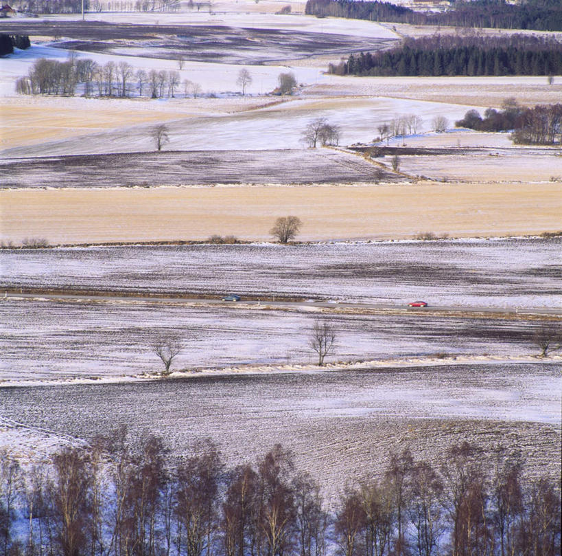 无人,横图,俯视,室外,白天,旅游,度假,美景,树林,雪,植物,大雪,道路,路,汽车,一堆,一辆,阴影,堆叠,堆积,光线,影子,积雪,景观,雪景,冬季,冬天,小路,交通,娱乐,车,树,树木,绿色,阳光,自然,交通工具,轿车,享受,休闲,广阔,宽广,景色,放松,寒冷,生长,成长,堆,宽阔,自然风光,载具,严寒,广大,彩图,高角度拍摄