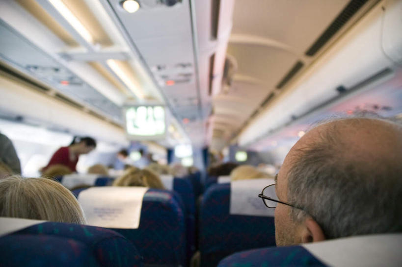 西方人,一个人,站,坐,横图,室内,白天,旅游,度假,飞机,欧洲,欧洲人,仅一个男性,仅一个人,一副,乘客,游客,弯腰,眼镜,交通,注视,娱乐,航空,旅客,座位,背面,交通工具,观察,看,站着,仅一个老年男性,享受,休闲,放松,运输,一架,观看,老花镜,察看,客机,关注,载具,弯身,搭客,远视眼镜,坐位,老年男性,男人,男性,白种人,站立,坐着,半身,彩图