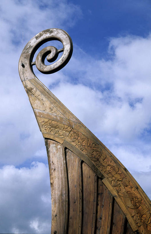 无人,竖图,室外,白天,仰视,旅游,度假,美景,船,瑞典,欧洲,一艘,阴影,曲折,弯曲,光线,螺旋,影子,景观,云,云朵,云彩,娱乐,桅杆,蓝色,白云,蓝天,天空,阳光,自然,交通工具,天,享受,休闲,景色,放松,蜿蜒,晴朗,卷,斯堪的纳维亚,自然风光,载具,北欧,斯堪的纳维亚半岛,瑞典王国,晴空,彩图,低角度拍摄