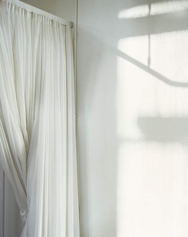 无人,医院,竖图,室内,白天,正面,窗帘,阴影,装饰,光线,影子,阳光,帘子,遮阳,华丽,修饰,点缀,医疗机构,衬托,美观,雅致,雅观,彩图,病院,诊所