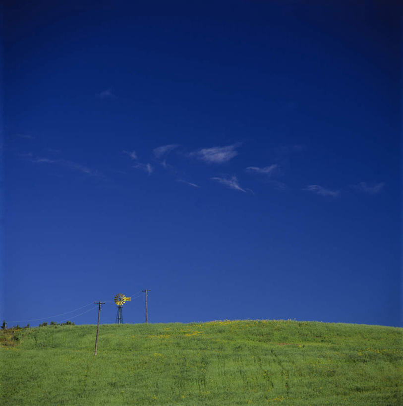 无人,竖图,室外,白天,仰视,旅游,度假,农业,风力发电机,草地,草坪,美景,植物,风车,加拿大,阴影,环保,电力,光线,影子,地平线,景观,云,云朵,辽阔,地面,云彩,娱乐,设备,草,蓝色,绿色,白云,蓝天,天空,阳光,自然,天,享受,休闲,广阔,发电,机械,景色,放松,工业,能源,晴朗,一望无际,资源,北美,北美洲,风力机,自然风光,延伸,美洲,利用,低碳,天地相交,北亚美利加洲,亚美利加洲,魁北克省,无边无际,一马平川,风力发电,晴空,彩图,低角度拍摄