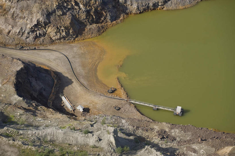 无人,横图,俯视,航拍,室外,白天,旅游,度假,草地,草坪,河流,礁石,石头,美景,山,山脉,水,植物,加拿大,阴影,光线,石子,影子,河水,景观,山峰,水流,山峦,娱乐,草,绿色,阳光,自然,群山,享受,休闲,景色,放松,北美,北美洲,鸟瞰,自然风光,美洲,北亚美利加洲,亚美利加洲,育空,育空地区,礁,石块,岩石,彩图,高角度拍摄